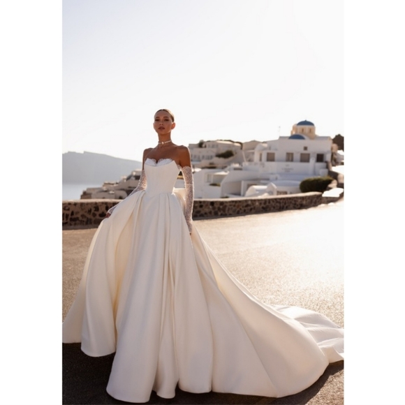 Wedding Gown 5722 - Picture 2 of 4